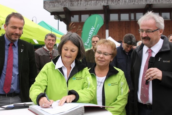 Unterzeichnung Rechtsverordnung - Copyright: Naturpark Südschwarzwald