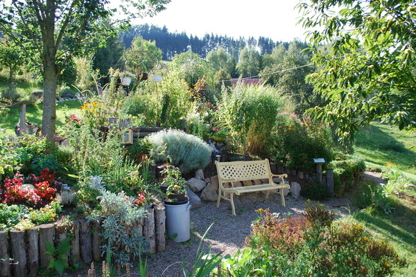 Ruheoase im Garten  Natur- und Heilpflanzengarten Dobelberg