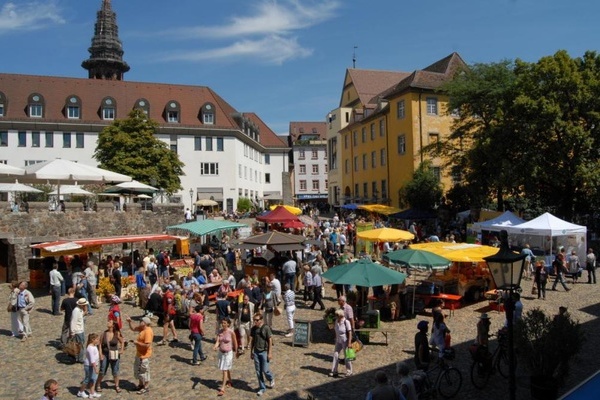 Regionalmarkt auf dem Augustinerplatz in Freiburg