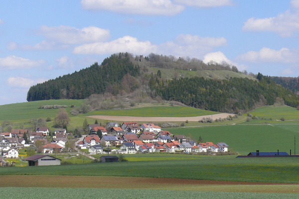 Blick auf den Berg und den gleichnamigen Weiler Fürstenberg © Veronika Albicker