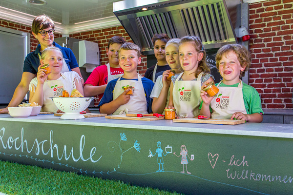 Das Projekt Naturpark-Kochschule soll Kinder und Erwachsene für regionale und gesunde Ernährung begeistern. © Sebastian Schröder-Esch