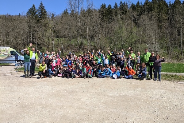 Eine starke Truppe hat gemeinsam das "Klassenzimmer Wutach" erkundet und allerhand erlebt. © Naturpark Südschwarzwald e. V.