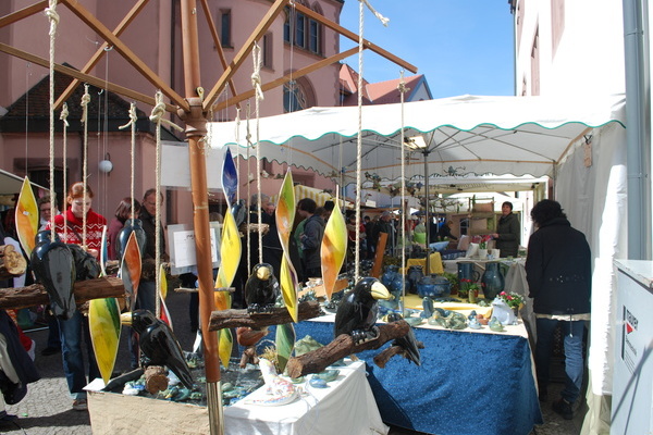 Impressionen vom Knstler*innenmarkt mit einem Windspiel  Stadt Emmendingen
