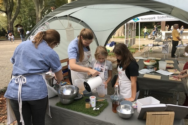 Die Naturpark-Kochschule lädt kleine Gäste zum Mitmachen ein. © Stadt Waldkirch
